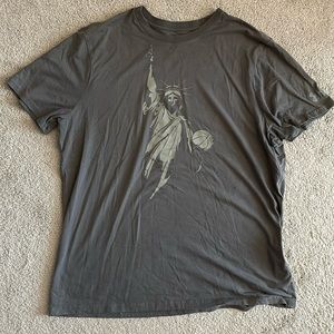 Basketball T-Shirt - Vintage Under Armour - Statue of Liberty - Size XL